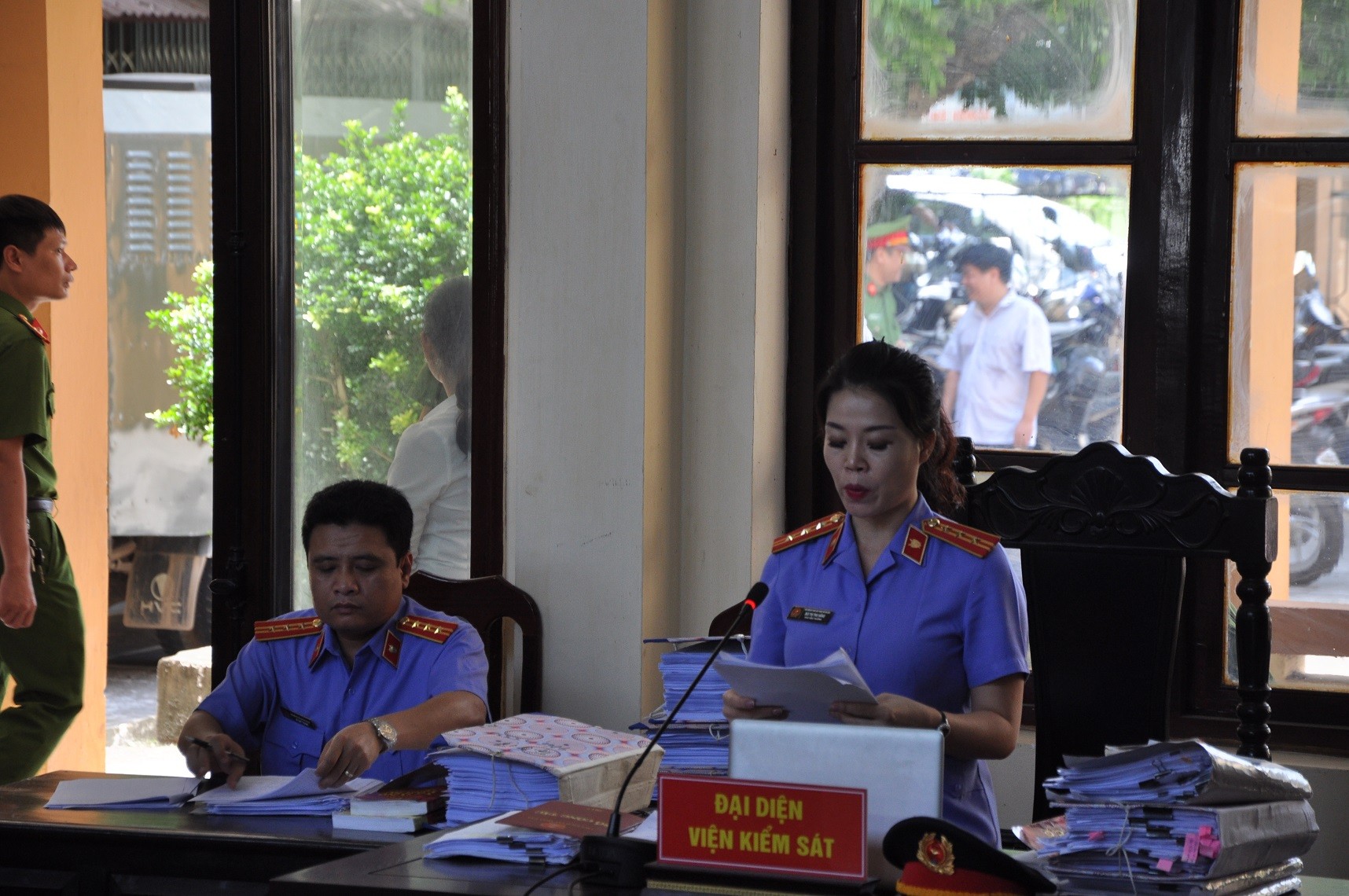 Vụ xét xử bác sĩ Hoàng Công Lương: Những câu hỏi ám ánh người nghe - 2 Vụ xét xử bác sĩ Hoàng Công Lương: Những câu hỏi ám ánh người nghe - 2