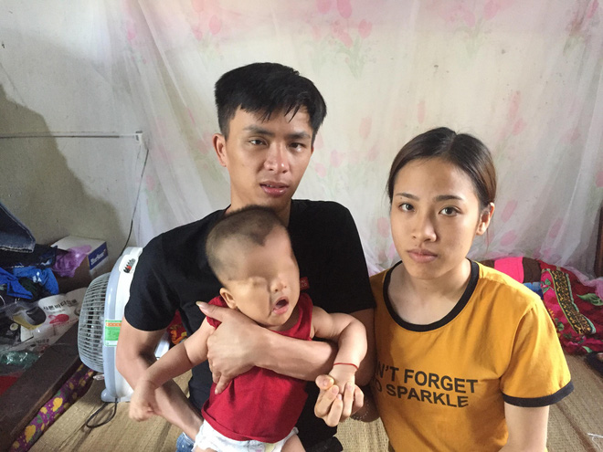 Số phận nghiệt ngã và khát vọng nhìn thấy ánh sáng của bé trai sinh ra không có đôi mắt