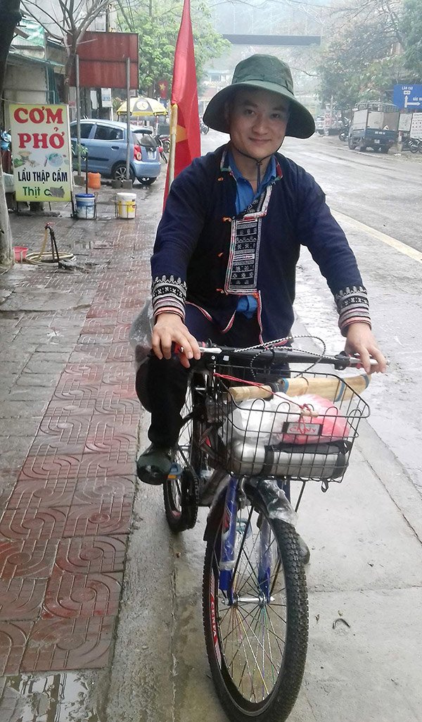 Chỉ 132 nghìn đồng, chàng trai đạp xe hơn 1.000km theo dấu chân Bác