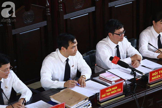 Lời khai của 2 bác sĩ gây bất lợi cho bác sĩ Lương trong vụ thảm họa chạy thận ở Hòa Bình