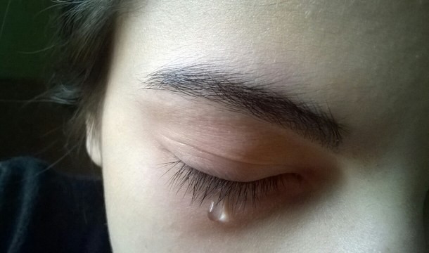 1 tuần sau khi tôi sảy thai, mẹ chồng gọi điện nói đúng một câu khiến tôi chết điếng người