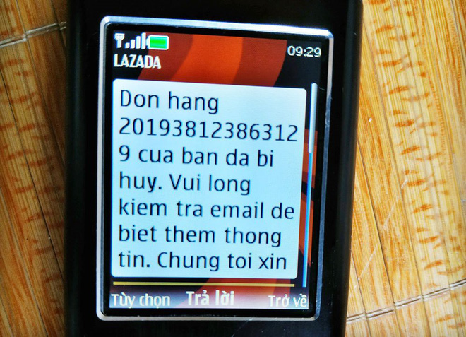 Bị hủy đơn hàng mua đôi giày giá sốc 6.000 đồng, khách hàng phẫn nộ cho rằng bị Lazada lừa đảo