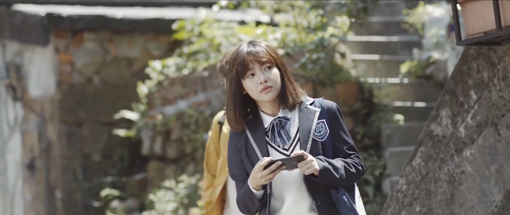 Nữ chính xinh đẹp trong MV mới của Isaac là ai?