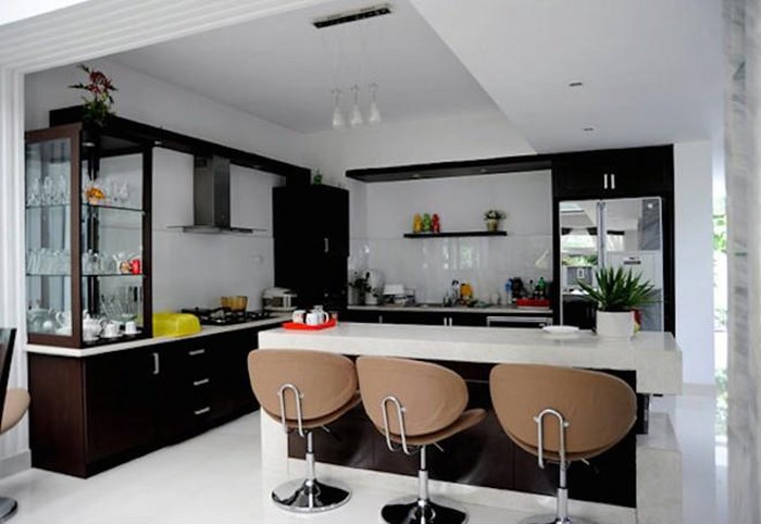 Bình dị, chân đất ai ngờ MC Quyền Linh sở hữu biệt thự khủng triệu đô