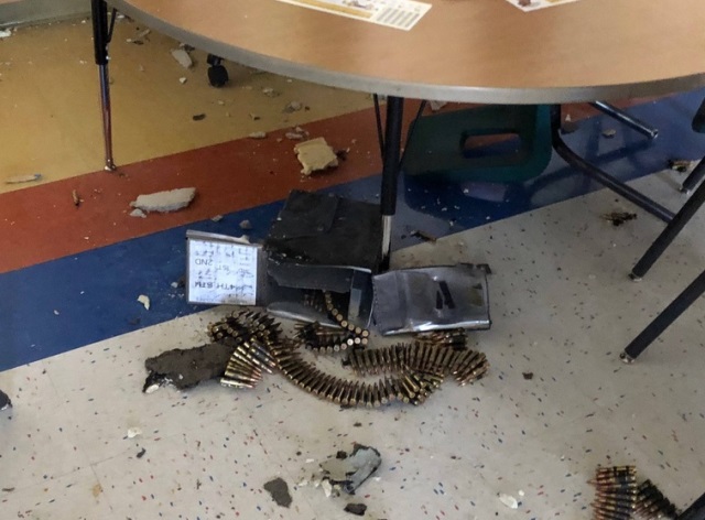 Trực thăng Mỹ thả hộp đạn thẳng xuống... trường tiểu học