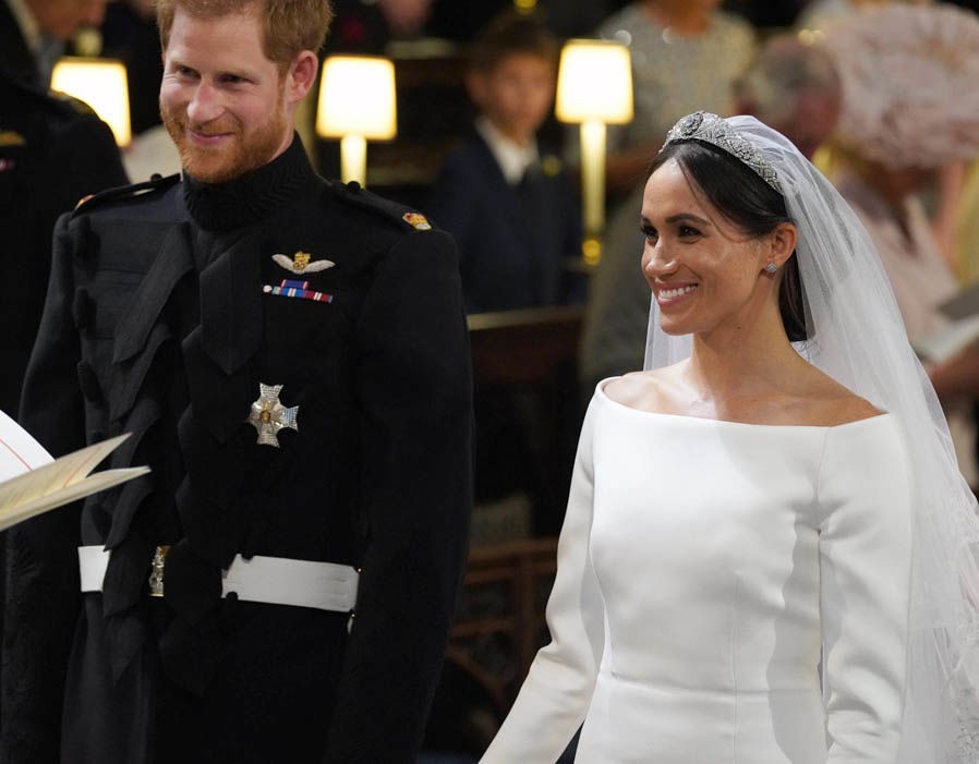 Tân Công nương Meghan Markle chọn váy đơn giản của Givenchy chứ không phải mẫu váy lộng lẫy 3 tỷ như đồn đoán Tân Công nương Meghan Markle chọn váy đơn giản của Givenchy chứ không phải mẫu váy lộng lẫy 3 tỷ như đồn đoán