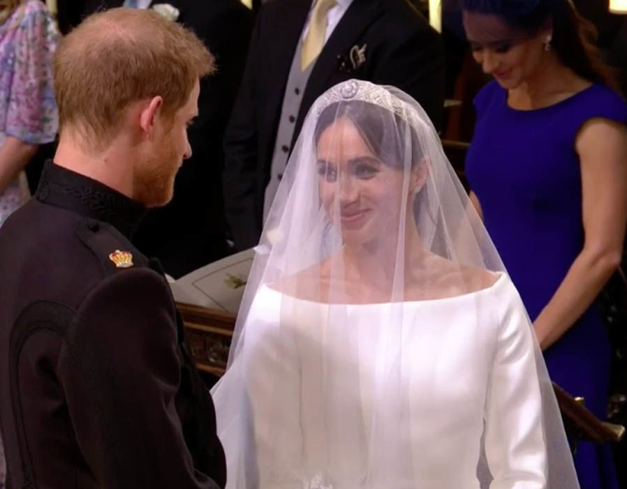 Tân Công nương Meghan Markle chọn váy đơn giản của Givenchy chứ không phải mẫu váy lộng lẫy 3 tỷ như đồn đoán Tân Công nương Meghan Markle chọn váy đơn giản của Givenchy chứ không phải mẫu váy lộng lẫy 3 tỷ như đồn đoán