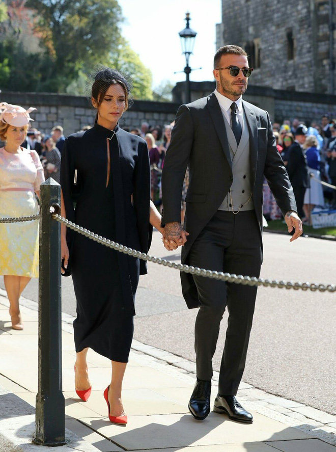 Vợ chồng Beckham quá đẹp và sang chảnh, chiếm trọn spotlight của dàn khách mời tại đám cưới Hoàng gia Vợ chồng Beckham quá đẹp và sang chảnh, chiếm trọn spotlight của dàn khách mời tại đám cưới Hoàng gia