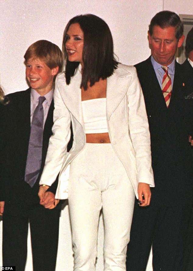 Vợ chồng Beckham quá đẹp và sang chảnh, chiếm trọn spotlight của dàn khách mời tại đám cưới Hoàng gia