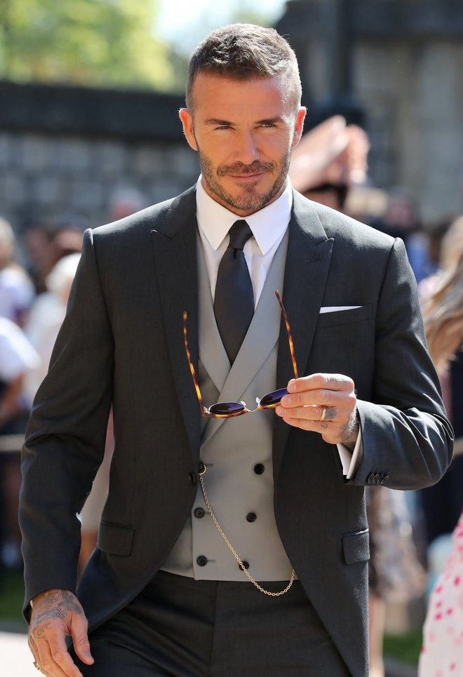 Vợ chồng Beckham quá đẹp và sang chảnh, chiếm trọn spotlight của dàn khách mời tại đám cưới Hoàng gia Vợ chồng Beckham quá đẹp và sang chảnh, chiếm trọn spotlight của dàn khách mời tại đám cưới Hoàng gia