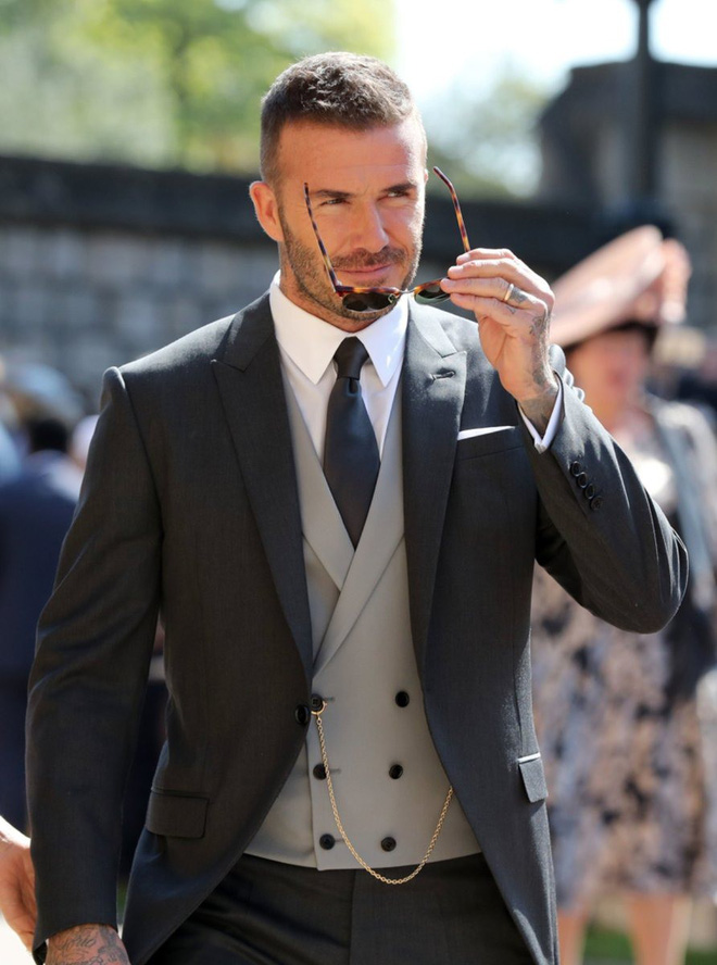 Vợ chồng Beckham quá đẹp và sang chảnh, chiếm trọn spotlight của dàn khách mời tại đám cưới Hoàng gia Vợ chồng Beckham quá đẹp và sang chảnh, chiếm trọn spotlight của dàn khách mời tại đám cưới Hoàng gia