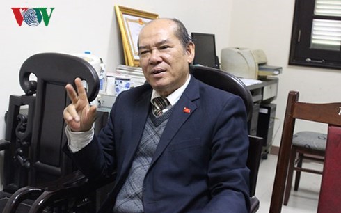 Có tình trạng khi phê bình cấp trên thì nịnh đến mức độ rất khó nghe