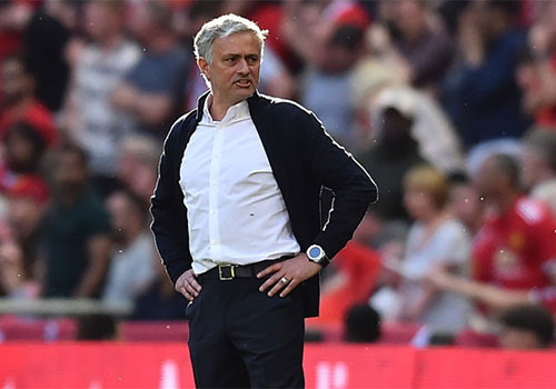 Nếu Mourinho còn tự trọng thì hãy nghỉ việc đi