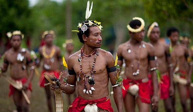 Quần đảo kỳ lạ nơi trai gái được làm chuyện ấy thoải mái khi mới 10 tuổi