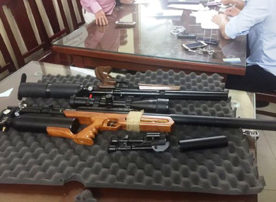 Bị cảnh sát phát hiện, thanh niên nói mang 2 khẩu súng tự chế đi săn