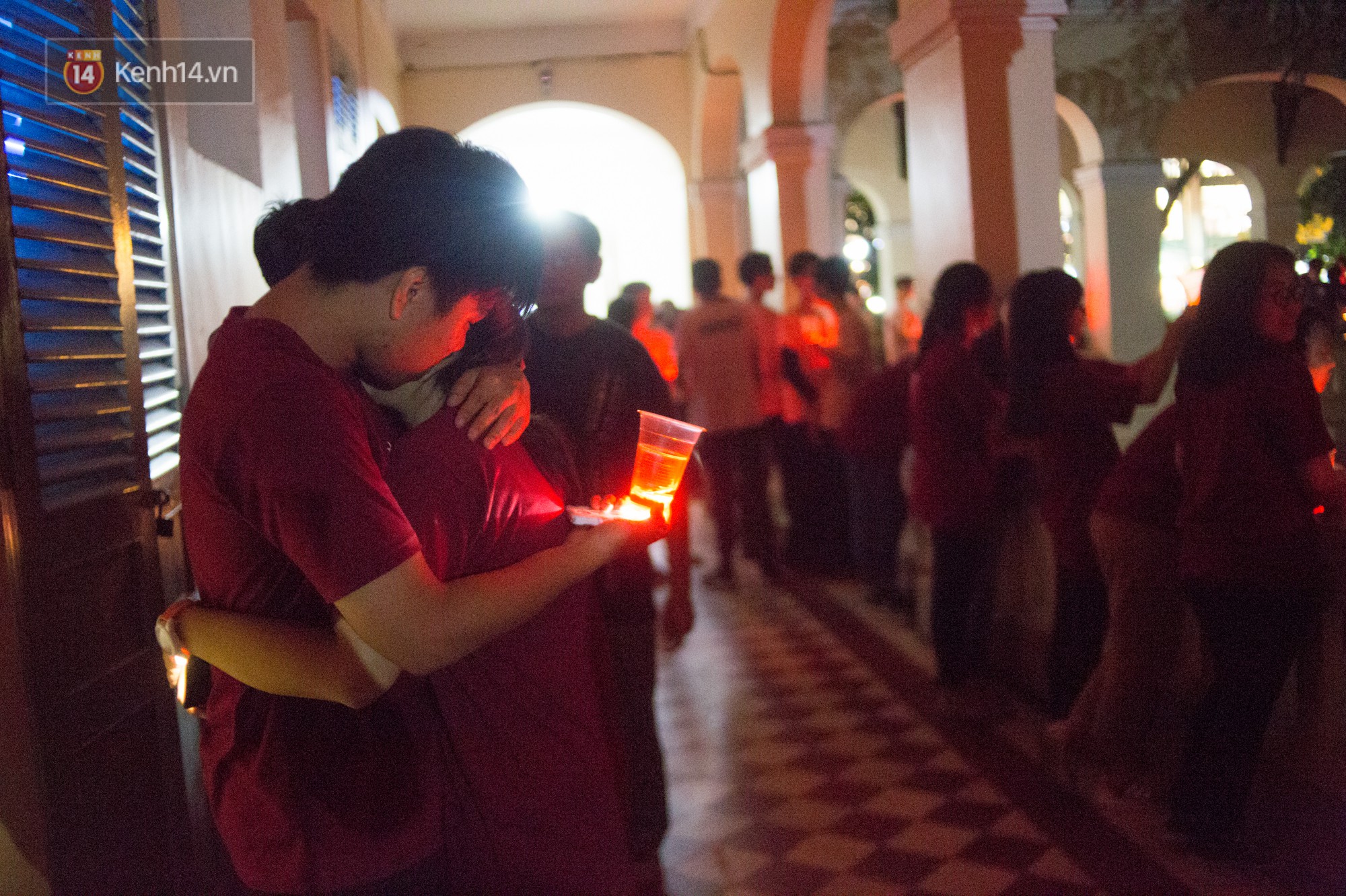 Ngày ra trường của teen Lê Hồng Phong: Nụ cười và nước mắt, bạn tôi ơi xin bên nhau thêm chút nữa!