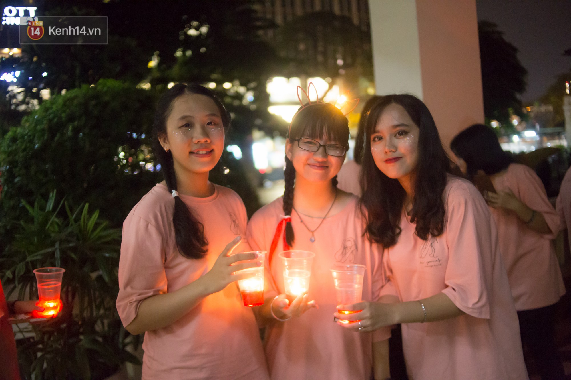 Ngày ra trường của teen Lê Hồng Phong: Nụ cười và nước mắt, bạn tôi ơi xin bên nhau thêm chút nữa! Ngày ra trường của teen Lê Hồng Phong: Nụ cười và nước mắt, bạn tôi ơi xin bên nhau thêm chút nữa!