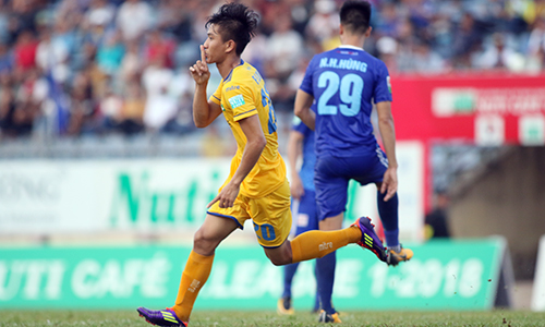 Phan Văn Đức toả sáng, SLNA cưa điểm với ĐKVĐ Quảng Nam