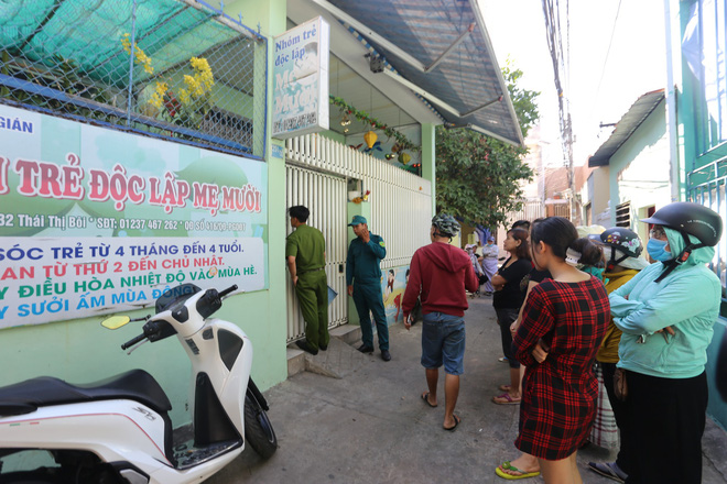 Đóng cửa nhóm trẻ bạo hành trẻ dã man ở Đà Nẵng, hàng chục phụ huynh bức xúc kéo đến kể tội