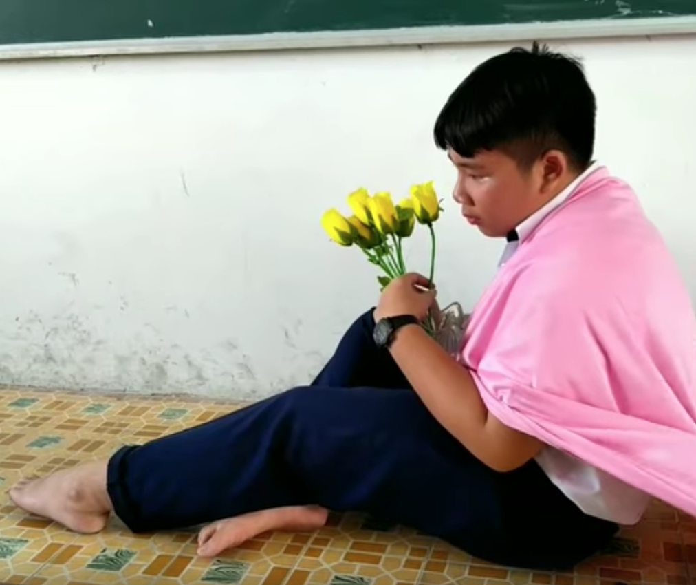 Nam sinh Sài Gòn bị Bích Phương nhập, đóng MV parody Bùa yêu múa cực dẻo Nam sinh Sài Gòn bị Bích Phương nhập, đóng MV parody Bùa yêu múa cực dẻo