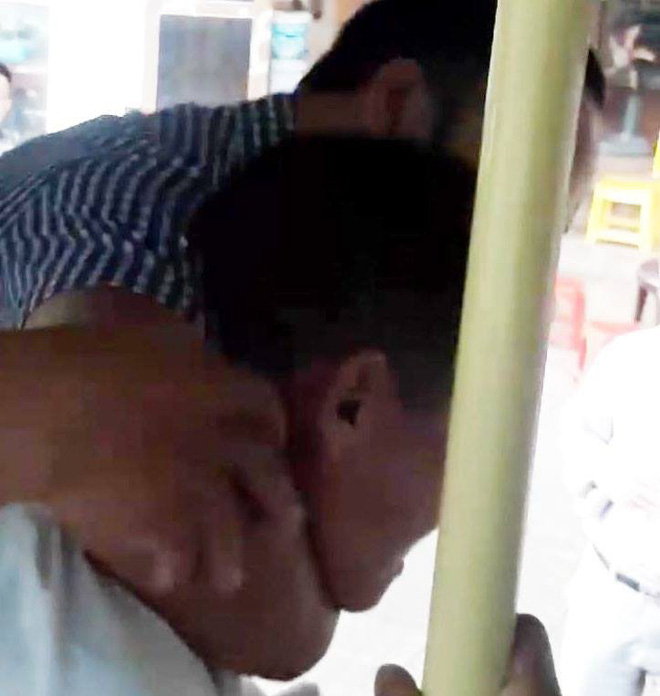 Vĩnh Phúc: Phụ xe buýt chửi bới, kẹp cổ, đạp hành khách lớn tuổi xuống xe