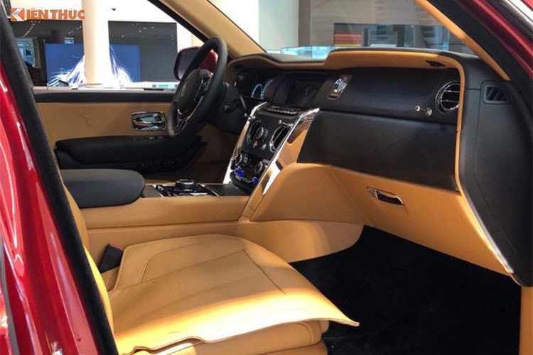 Soi Rolls-Royce Cullinan 41,2 tỷ sắp về tay đại gia Việt