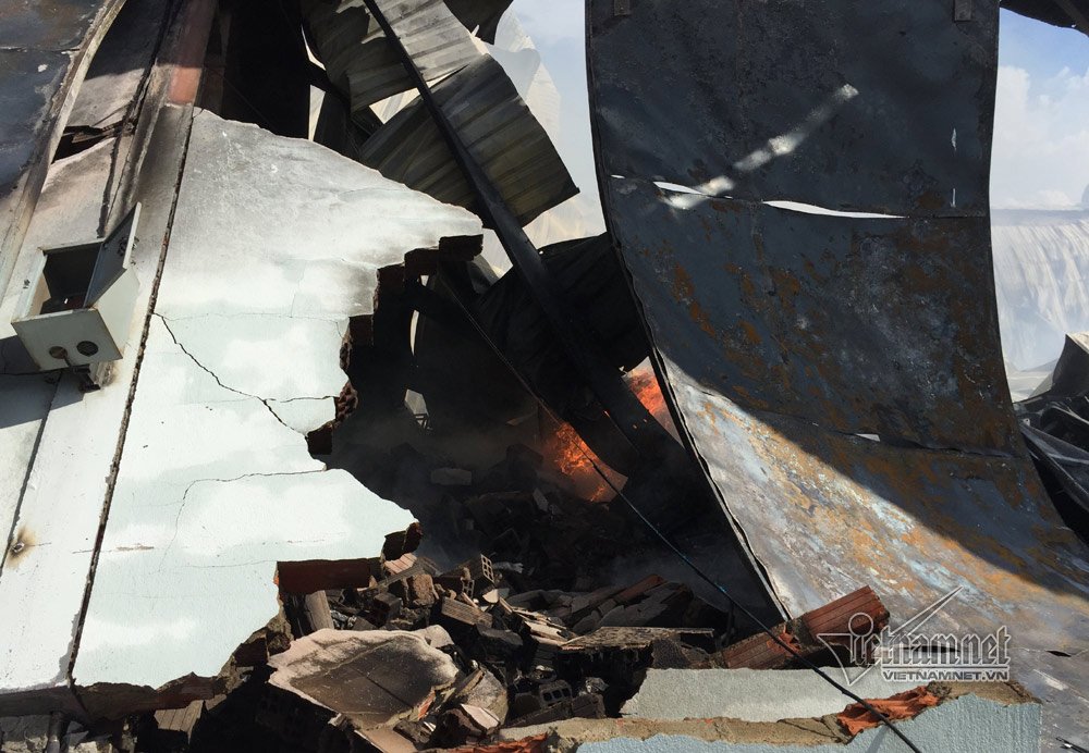 Cháy ngùn ngụt xưởng đệm mút, ghế mỹ nghệ