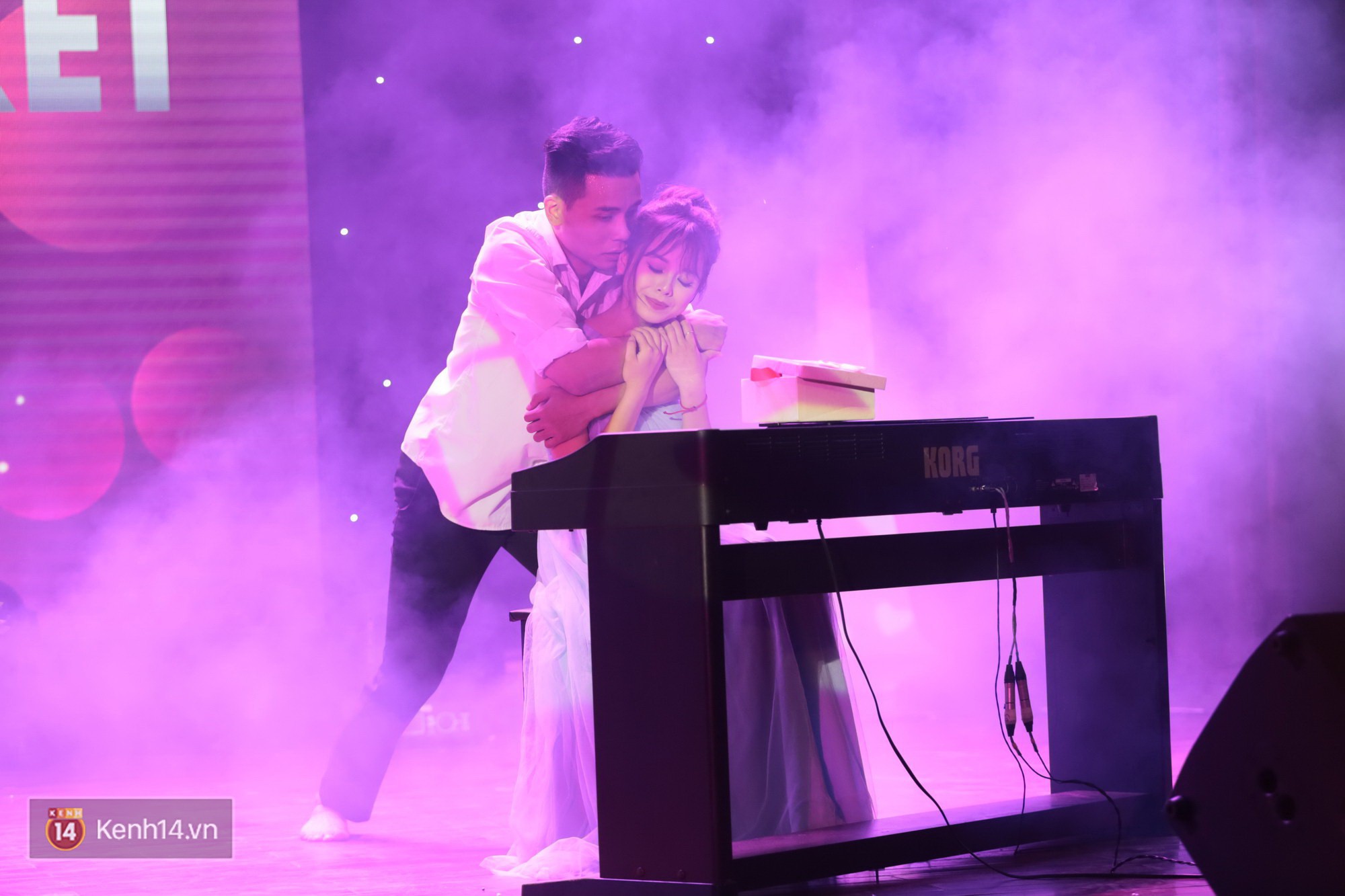 Cặp đôi trai tài gái sắc đăng quang Nam vương và Hoa khôi của HV Tài chính