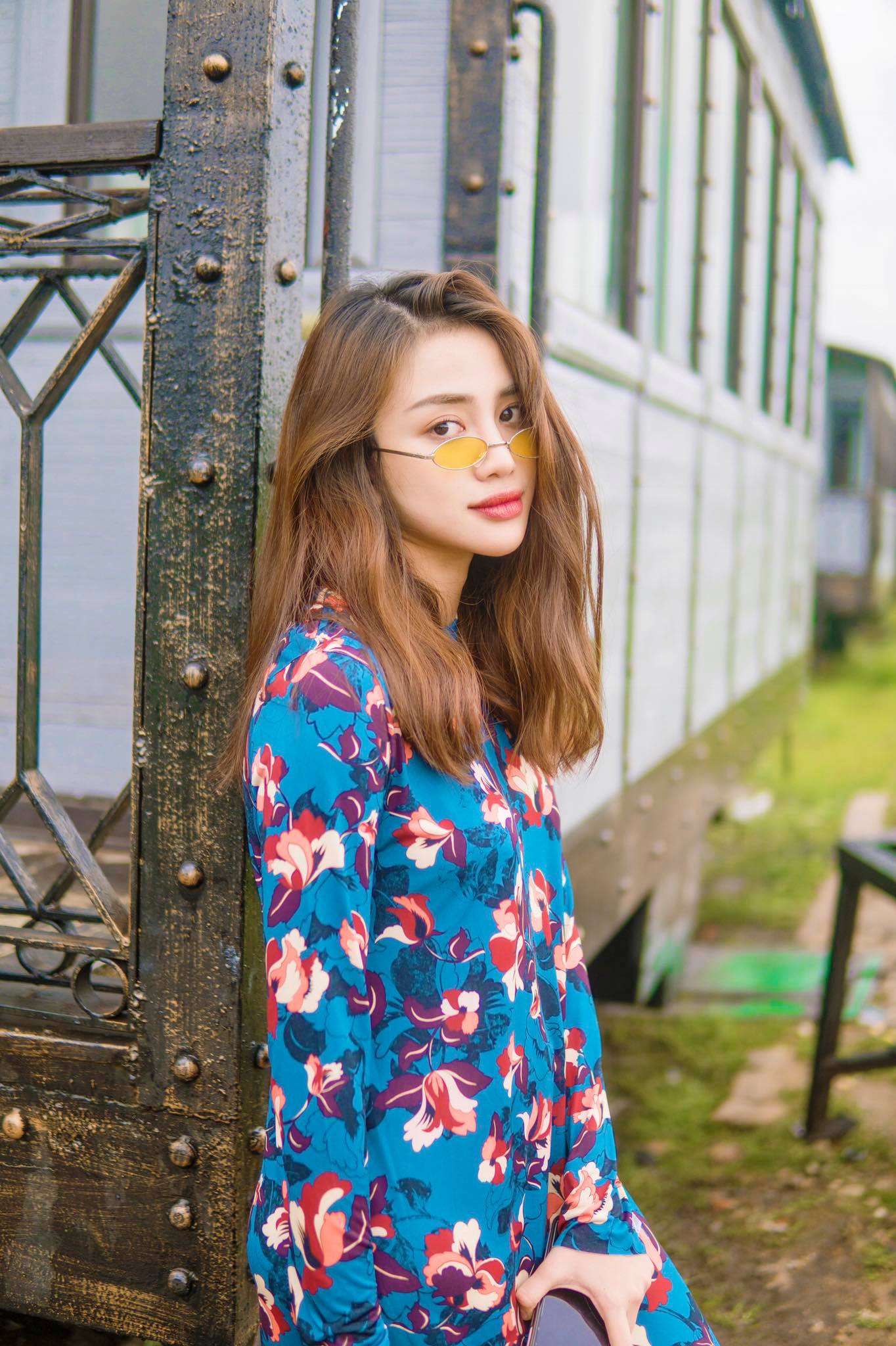 Bị fan bình luận photoshop đến mức không nhận ra, Thiên Nga đáp trả: Ủa chứ chị chưa đủ đẹp sao em?