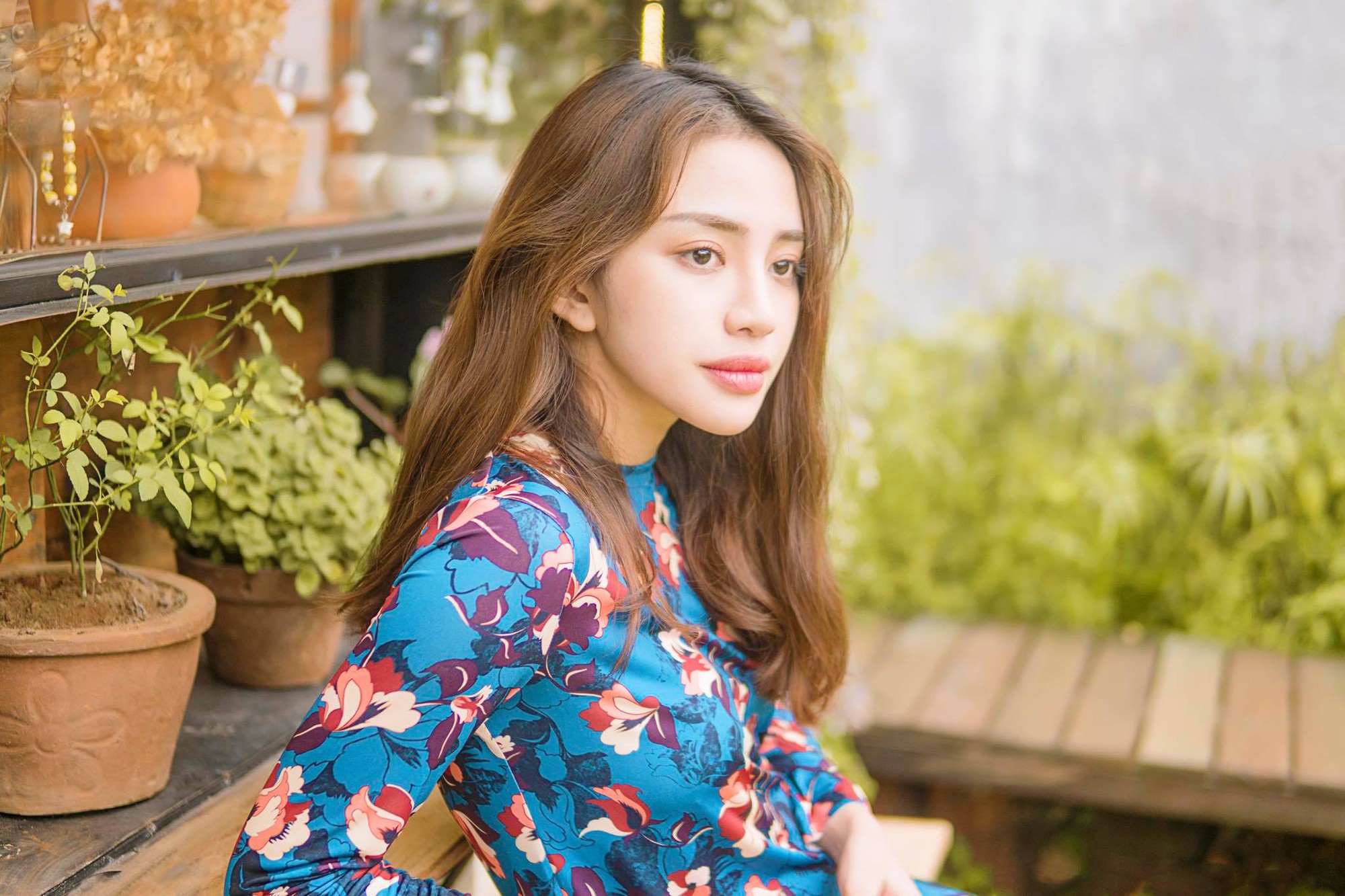 Bị fan bình luận photoshop đến mức không nhận ra, Thiên Nga đáp trả: Ủa chứ chị chưa đủ đẹp sao em?