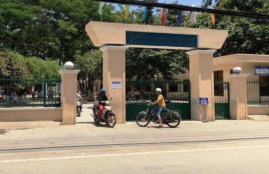 Uống trà sữa trong buổi liên hoan lớp, hàng chục học sinh lớp 3 nhập viện cấp cứu