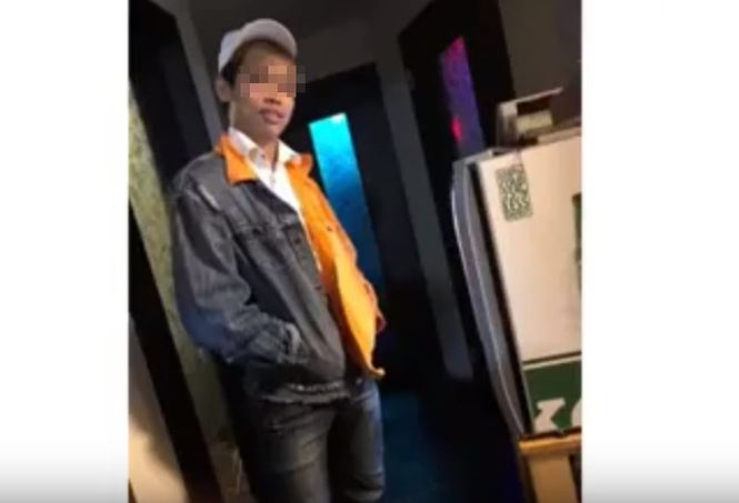 Văn Mai Hương bị fan nam cưỡng hôn trên sân khấu