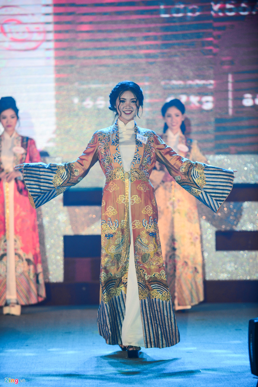 Nữ sinh từng nặng 90 kg trở thành Hoa khôi Ngoại thương 2018