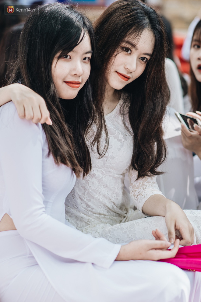 Đặc sản lễ bế giảng trường Phan Đình Phùng: Cả một trời trai xinh gái đẹp