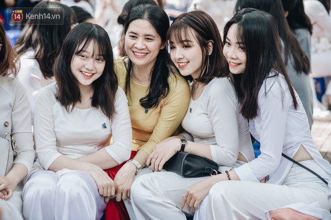 Đặc sản lễ bế giảng trường Phan Đình Phùng: Cả một trời trai xinh gái đẹp Đặc sản lễ bế giảng trường Phan Đình Phùng: Cả một trời trai xinh gái đẹp