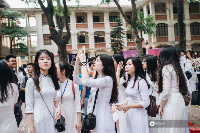 Đặc sản lễ bế giảng trường Phan Đình Phùng: Cả một trời trai xinh gái đẹp Đặc sản lễ bế giảng trường Phan Đình Phùng: Cả một trời trai xinh gái đẹp