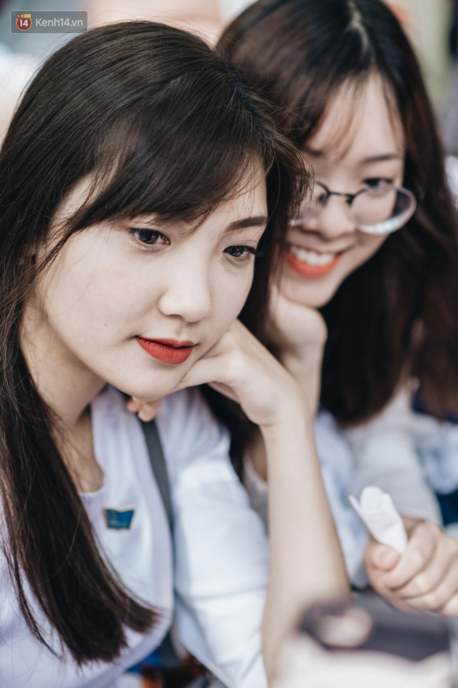 Đặc sản lễ bế giảng trường Phan Đình Phùng: Cả một trời trai xinh gái đẹp