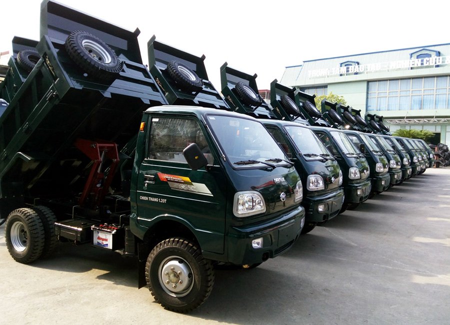 Ế nặng hàng vạn chiếc: Bán giá chát, buôn ô tô nguy cơ phá sản