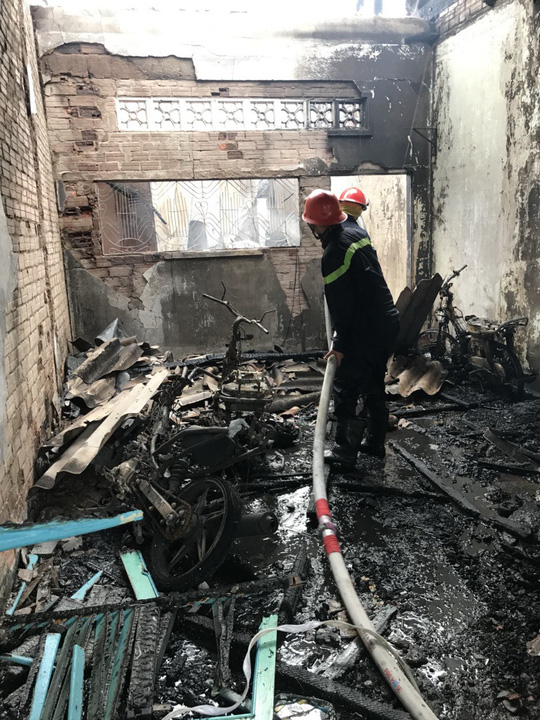 Lửa thiêu rụi 5 căn nhà ở Đồng Nai