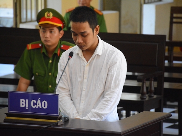 Quảng Nam: 15 năm tù cho gã chồng tạt xăng thiêu vợ