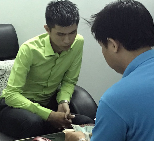 Gần trăm cán bộ khám xét cửa hàng bán hàng đa cấp trong đêm