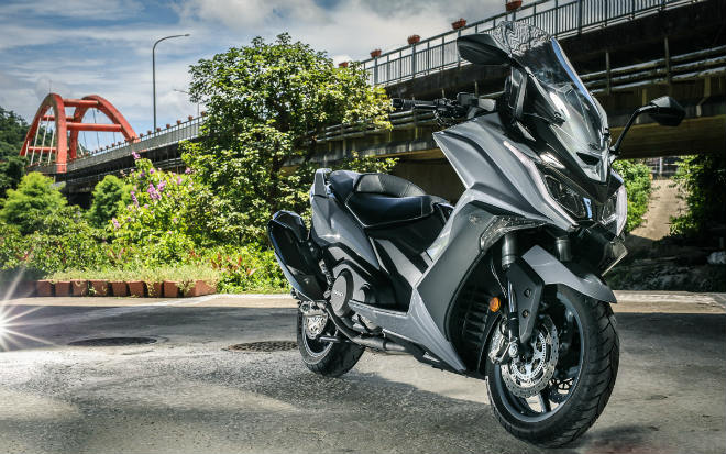 Xe ga cỡ lớn Kymco AK550 chốt giá 375 triệu đồng tại Việt Nam