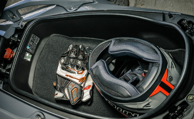 Xe ga cỡ lớn Kymco AK550 chốt giá 375 triệu đồng tại Việt Nam