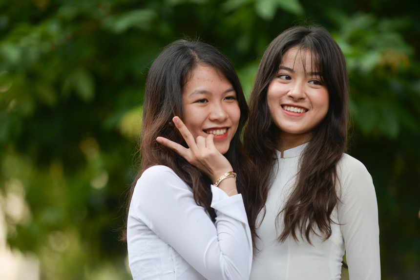 Nữ sinh Hà thành gạt nước mắt ngày chia tay tuổi học trò