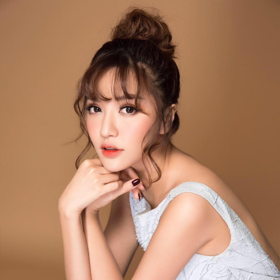 Bị khủng bố tin nhắn vì giống một diễn viên đóng phim người lớn, Bích Phương mạnh mẽ đáp trả!