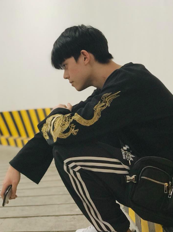 Nhảy hit của BlackPink ở phố đi bộ, chàng trai áo hồng khiến cư dân mạng ráo riết xin link vì quá dễ thương Nhảy hit của BlackPink ở phố đi bộ, chàng trai áo hồng khiến cư dân mạng ráo riết xin link vì quá dễ thương