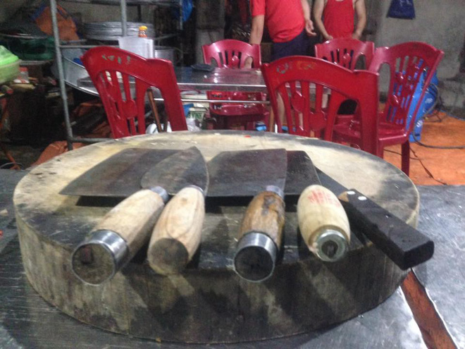 Đi nấu cỗ thuê gặp đúng đám cưới của người yêu cũ, cô gái cuống quýt lên mạng hỏi phải làm thế nào cho ngầu