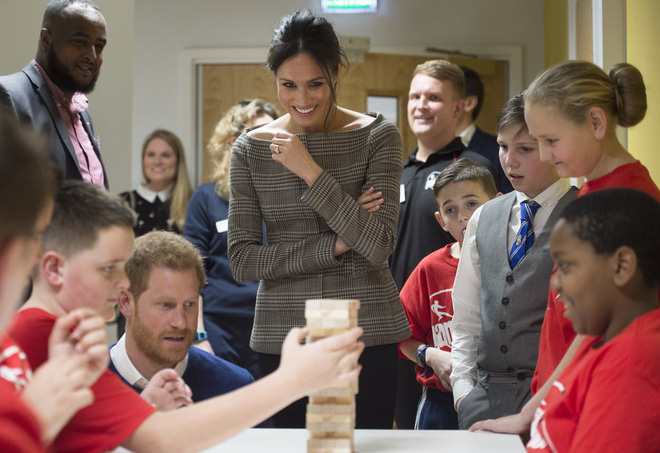 Này các cô gái, đừng ôm mộng lấy được hoàng tử, hãy dặn lòng sống như Meghan Này các cô gái, đừng ôm mộng lấy được hoàng tử, hãy dặn lòng sống như Meghan