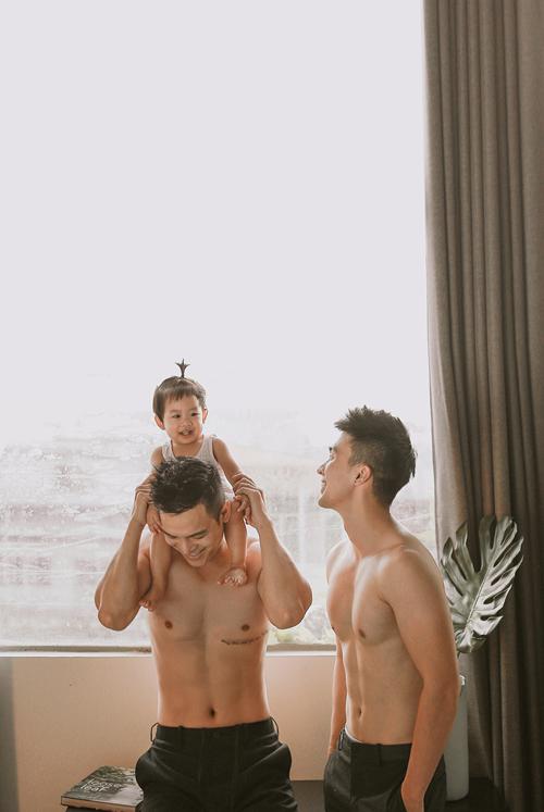 Khao khát có con thành hiện thực của hai chàng trai Cần Thơ sống trong cảnh hồn bướm thân sâu