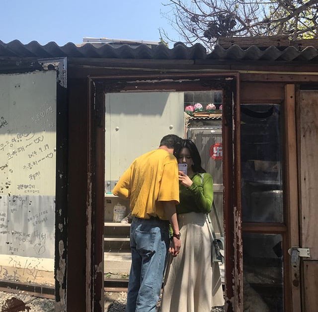 Đâu chỉ nhắn tin, chàng trai và người yêu cũ đã có loạt hành động khiến cô gái yêu 5 năm cũng quyết BỎ GẤP